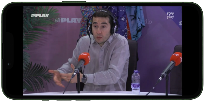 RTVE Play streaming a live Spanish program on an iPhone in landscape mode.